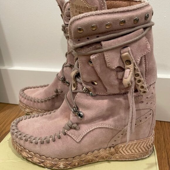 **SOLD**El Vaquero Light Pink Nikila Suede boots EU36 (Will fit US size 6-6.5) - Picture 1 of 9